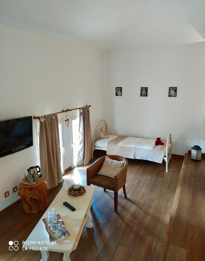 La Frejade Bed and Breakfast Lisle-sur-Tarn Εξωτερικό φωτογραφία